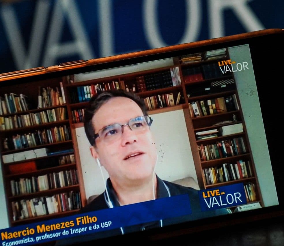 Com fim de auxílio de R$ 600, Bolsa Família precisa dobrar, diz Naercio