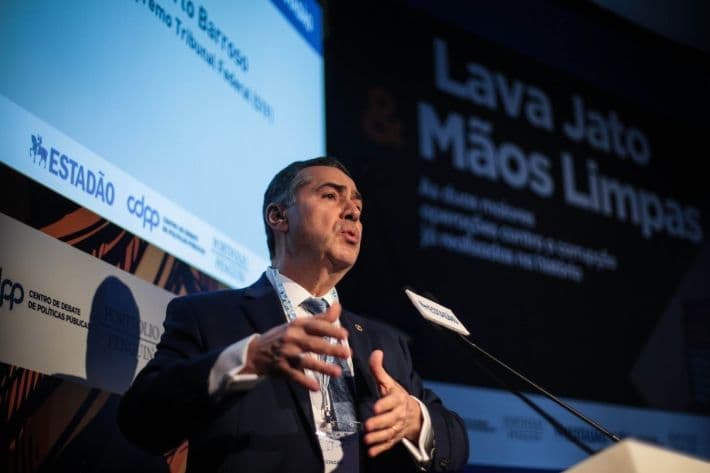 Conservadores acham que corrupção ruim é a dos outros, afirma Barroso