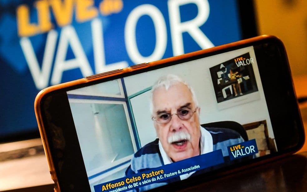 Sem política fiscal crível, risco afeta juro e câmbio e leva à inflação, diz Pastore